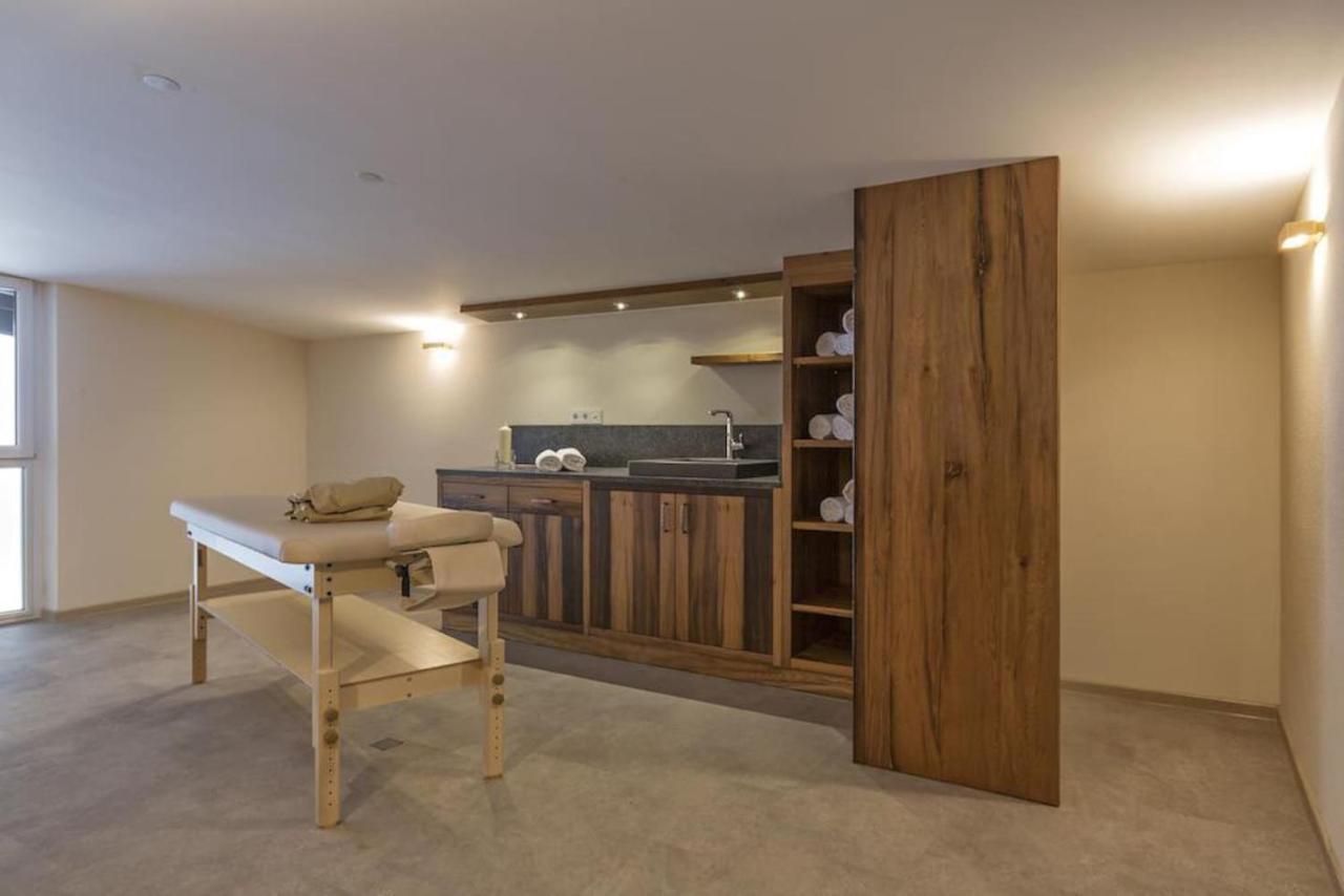 Spacious Corner Apartment In Aparthotel Kleinwalsertal Mittelberg Luaran gambar